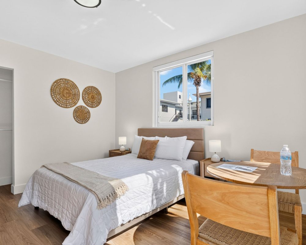 Bright Standard Queen Studio with a queen bed and window at Tiana Beach Inn