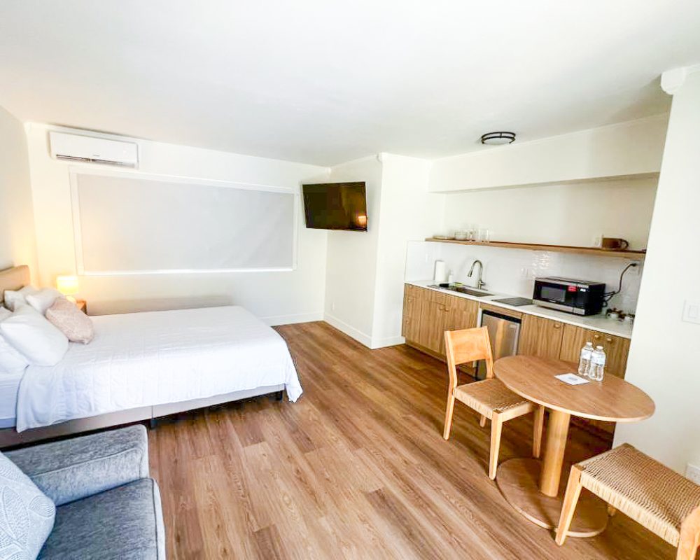 Cozy Deluxe Room with queen bed and sofa at Tiana Beach Inn boutique hotel in Hollywood Beach