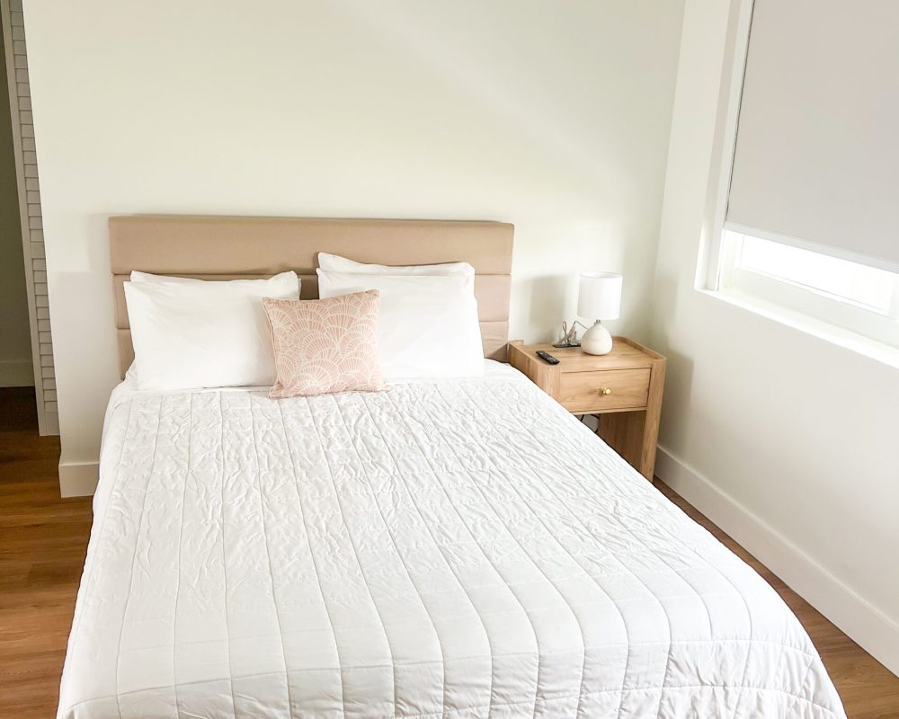 Standard Room accommodations at Tiana Beach Inn with kitchenette near Hollywood Beach Broadwalk